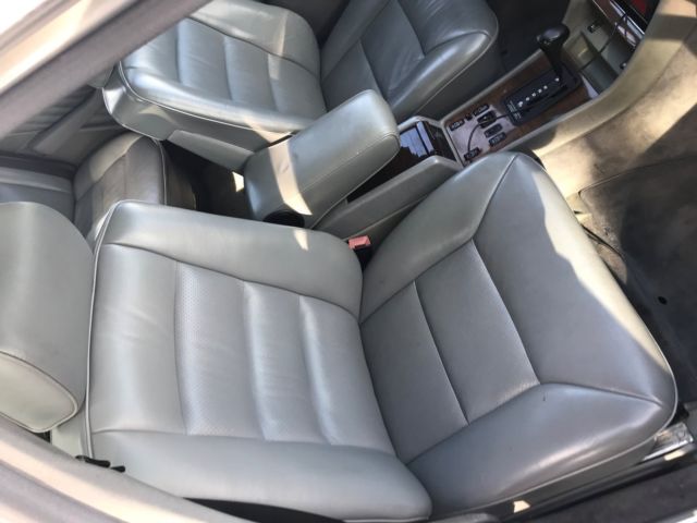 1990 Silver Mercedes-Benz 400-Series Sedan