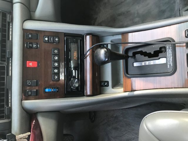 1990 Silver Mercedes-Benz 400-Series Sedan