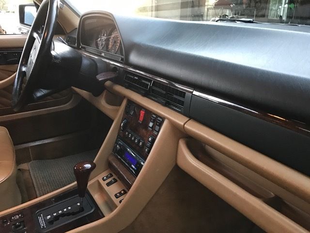 1990 White Mercedes-Benz S-Class Coupe