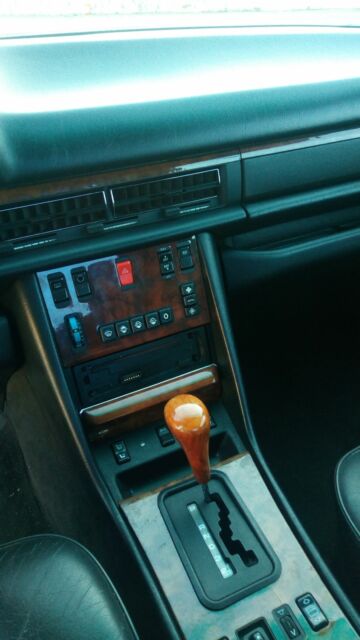 1990 Black Mercedes-Benz 500-Series Coupe