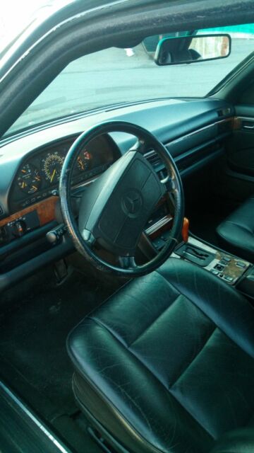 1990 Black Mercedes-Benz 500-Series Coupe