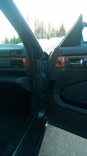 1990 Black Mercedes-Benz 500-Series Coupe