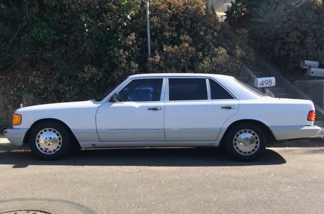 1990 White Mercedes-Benz 500-Series Sedan