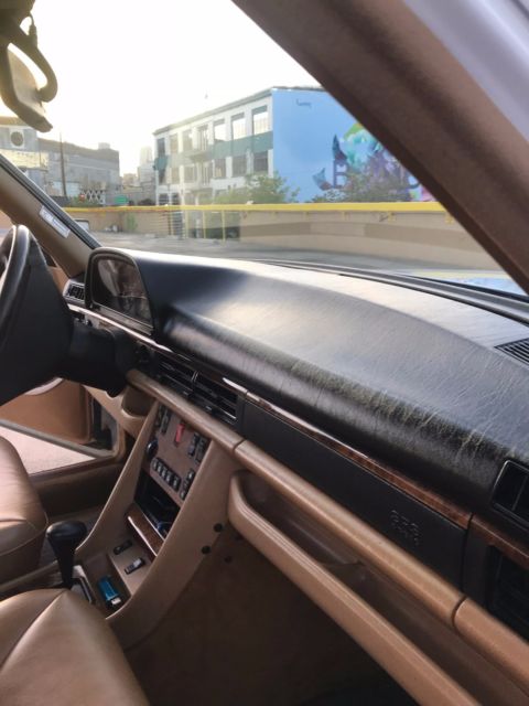 1990 White Mercedes-Benz 500-Series Sedan