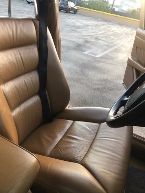 1990 White Mercedes-Benz 500-Series Sedan