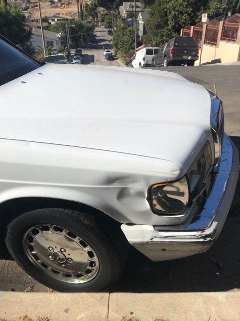 1990 White Mercedes-Benz 500-Series Sedan