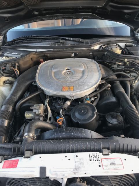 1990 White Mercedes-Benz 500-Series Sedan