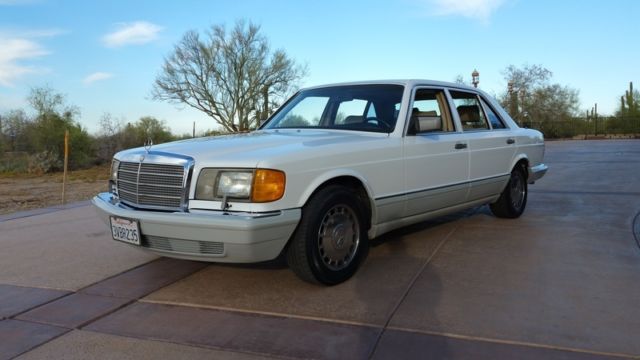 1990 White Mercedes-Benz S-Class Sedan