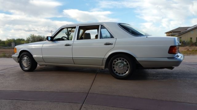 1990 White Mercedes-Benz S-Class Sedan