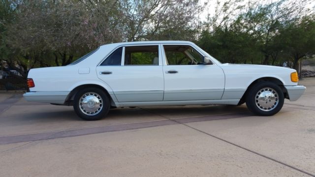 1990 White Mercedes-Benz S-Class Sedan