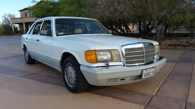 1990 White Mercedes-Benz S-Class Sedan