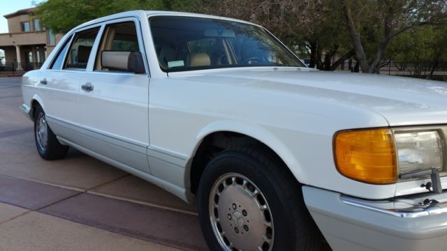 1990 White Mercedes-Benz S-Class Sedan