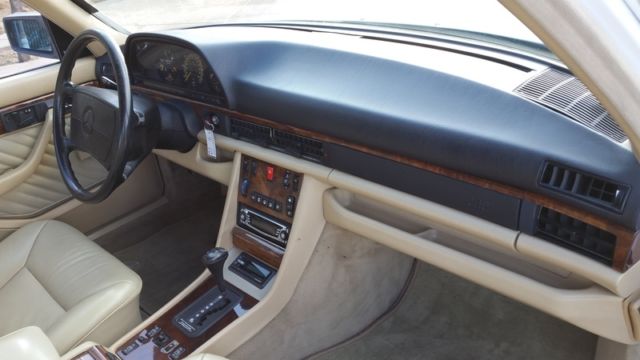 1990 White Mercedes-Benz S-Class Sedan