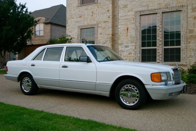 1990 White Mercedes-Benz 500-Series Sedan