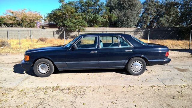 1990 Blue Mercedes-Benz 500-Series Sedan