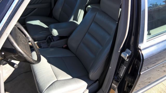 1990 Blue Mercedes-Benz 500-Series Sedan