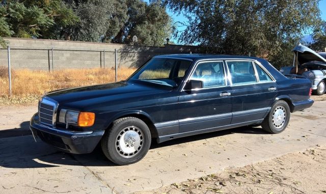 1990 Blue Mercedes-Benz 500-Series Sedan