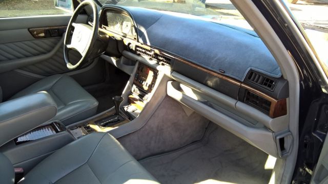 1990 Blue Mercedes-Benz 500-Series Sedan