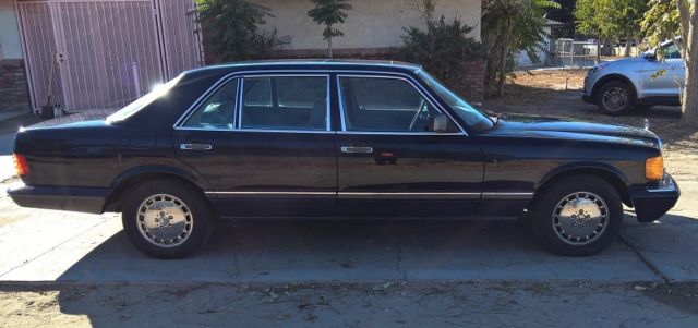 1990 Blue Mercedes-Benz 500-Series Sedan
