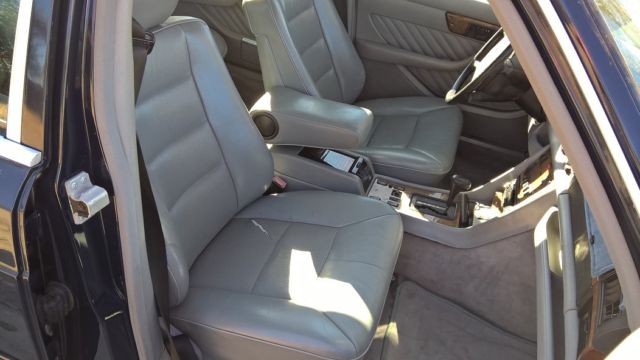 1990 Blue Mercedes-Benz 500-Series Sedan