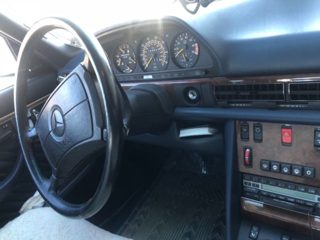 1990 Silver Mercedes-Benz 500-Series Sedan