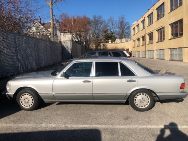 1990 Silver Mercedes-Benz 500-Series Sedan