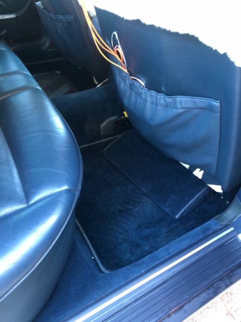 1990 Silver Mercedes-Benz 500-Series Sedan