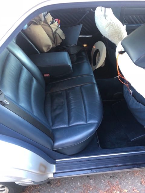 1990 Silver Mercedes-Benz 500-Series Sedan