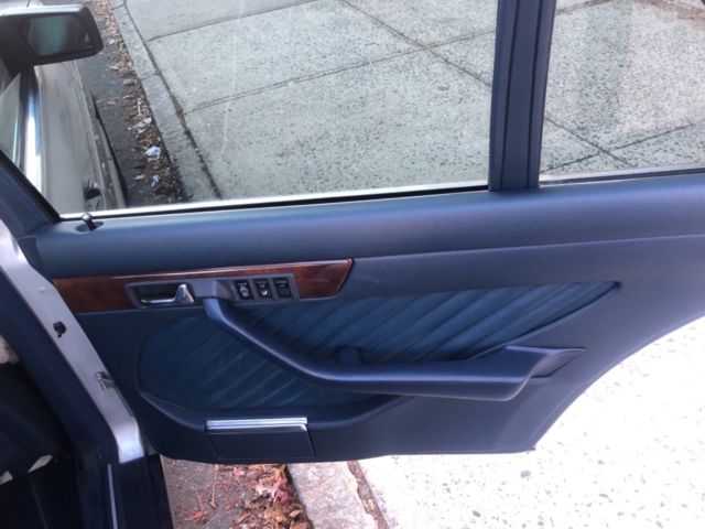 1990 Silver Mercedes-Benz 500-Series Sedan