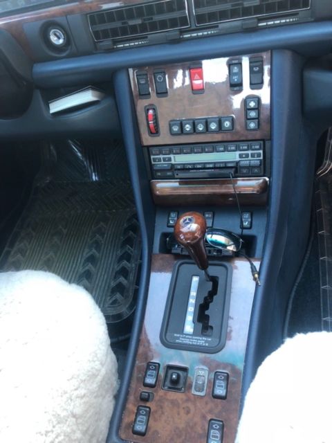 1990 Silver Mercedes-Benz 500-Series Sedan