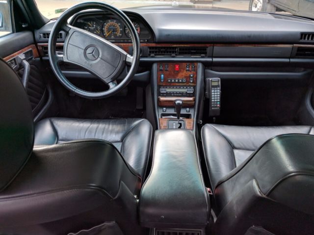 1990 Black Mercedes-Benz 500-Series Sedan
