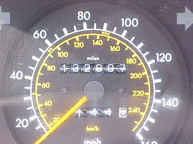 1990 White Mercedes-Benz 300-Series Sedan