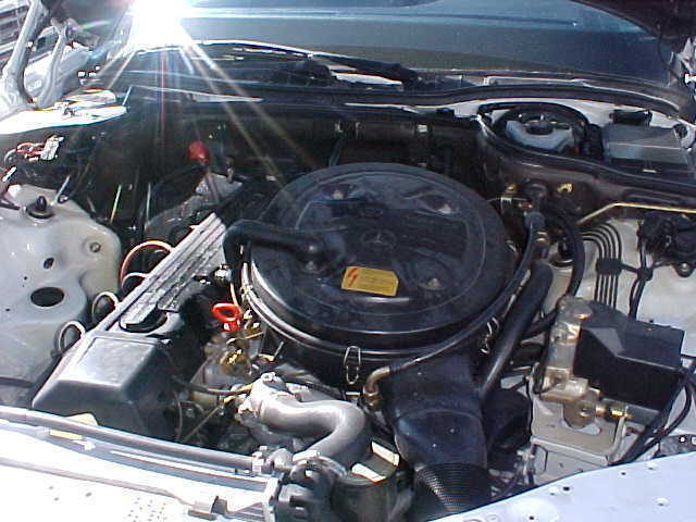 1990 White Mercedes-Benz 300-Series Sedan