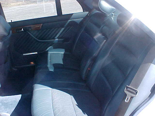 1990 White Mercedes-Benz 300-Series Sedan