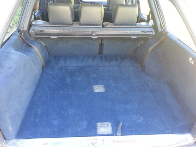 1990 Silver Mercedes-Benz 300-Series Wagon