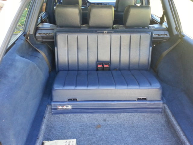 1990 Silver Mercedes-Benz 300-Series Wagon