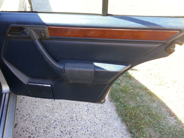 1990 Silver Mercedes-Benz 300-Series Wagon