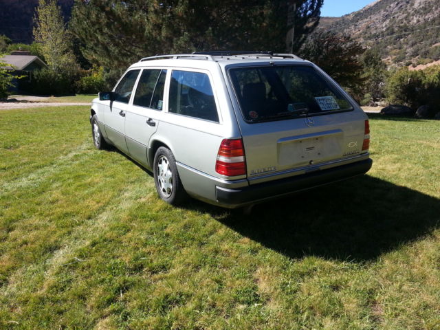 1990 Silver Mercedes-Benz 300-Series Wagon