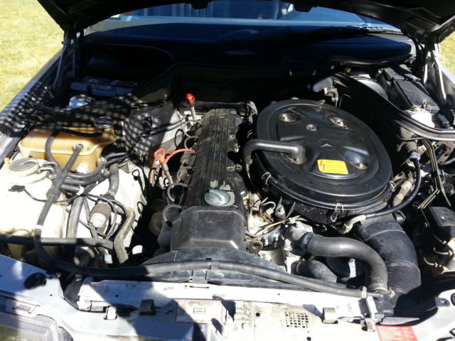 1990 Silver Mercedes-Benz 300-Series Wagon