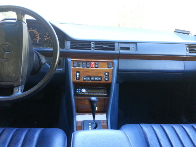 1990 Silver Mercedes-Benz 300-Series Wagon