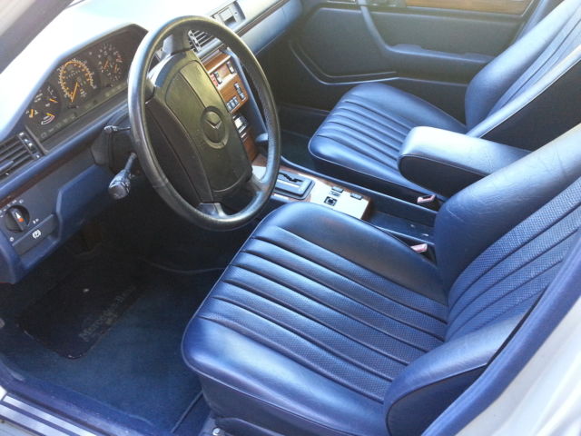 1990 Silver Mercedes-Benz 300-Series Wagon