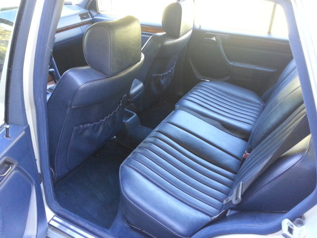 1990 Silver Mercedes-Benz 300-Series Wagon