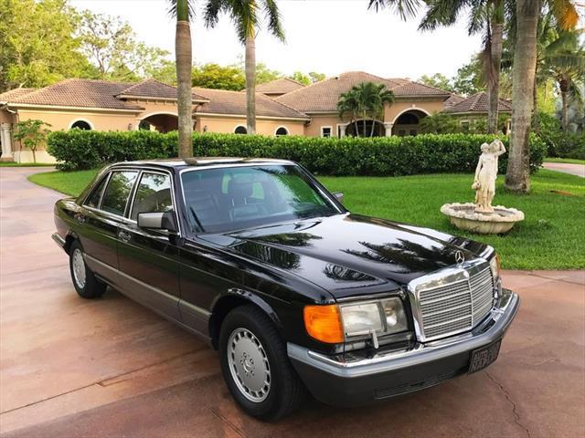 1990 Black Mercedes-Benz 560-Class 560 SEL --