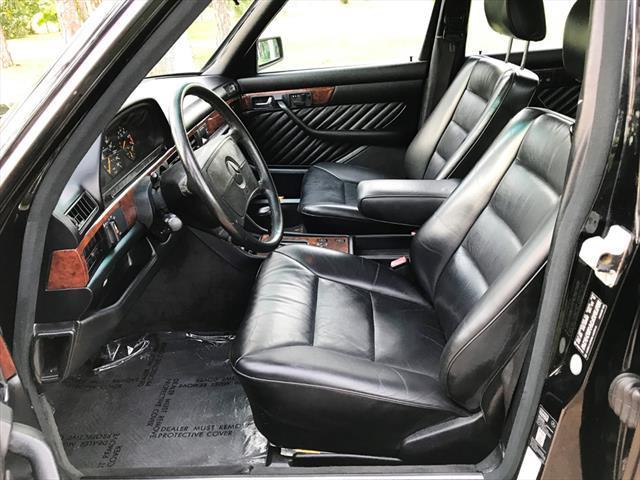1990 Black Mercedes-Benz 560-Class 560 SEL --