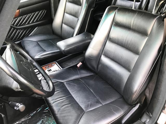 1990 Black Mercedes-Benz 560-Class 560 SEL --