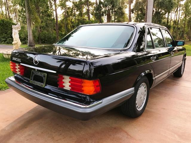 1990 Black Mercedes-Benz 560-Class 560 SEL --