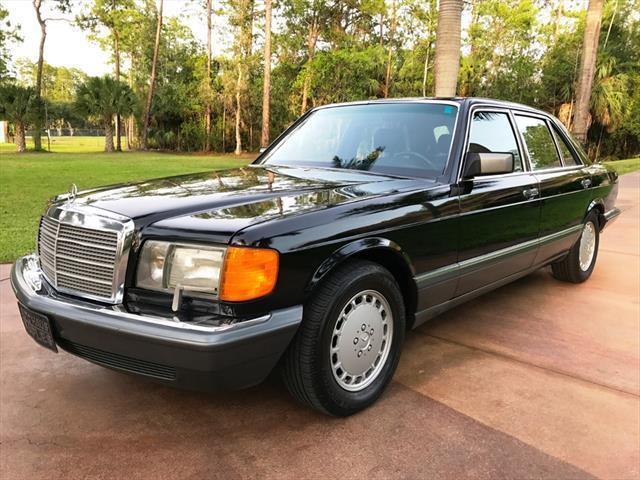 1990 Black Mercedes-Benz 560-Class 560 SEL --