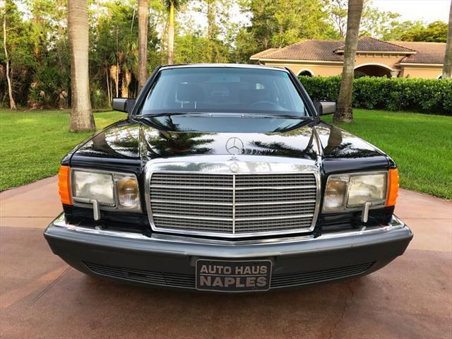 1990 Black Mercedes-Benz 560-Class 560 SEL --