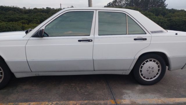 1990 White Mercedes-Benz SL-Class Sedan