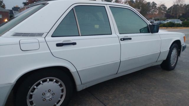 1990 White Mercedes-Benz SL-Class Sedan